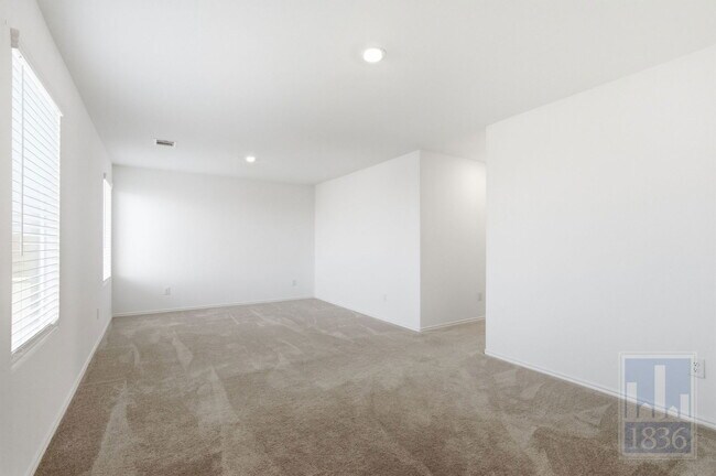 Building Photo - 2213 Cyclone Dr