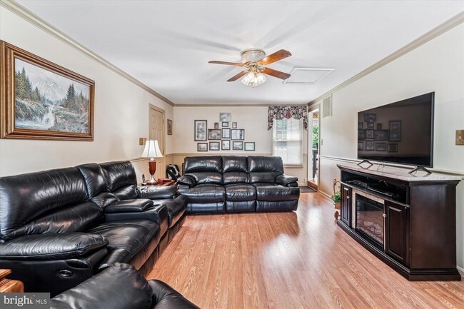 Building Photo - 10902 Valley Brook Dr