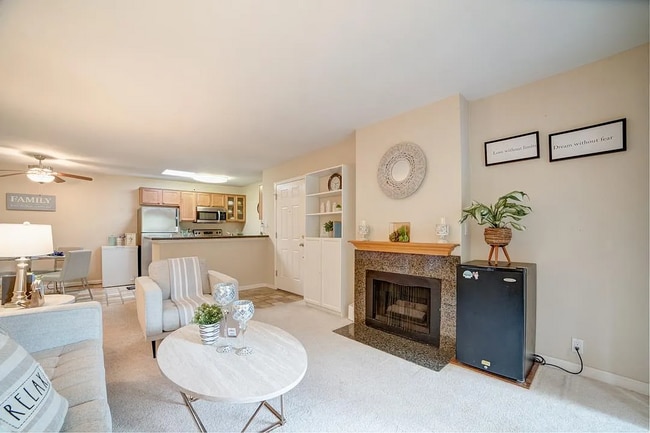 Building Photo - WOW!! Great Price and Great Location!