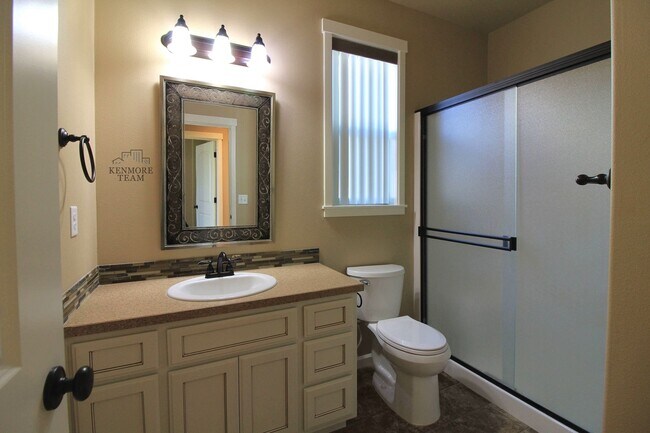 Building Photo - 3 Bed/2 Bath West Kennewick Home