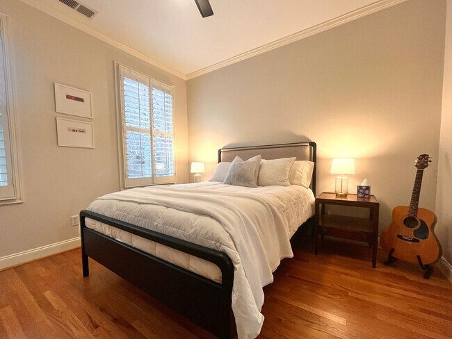 Building Photo - Townhome Available in North Main Community Downtown Greenville!