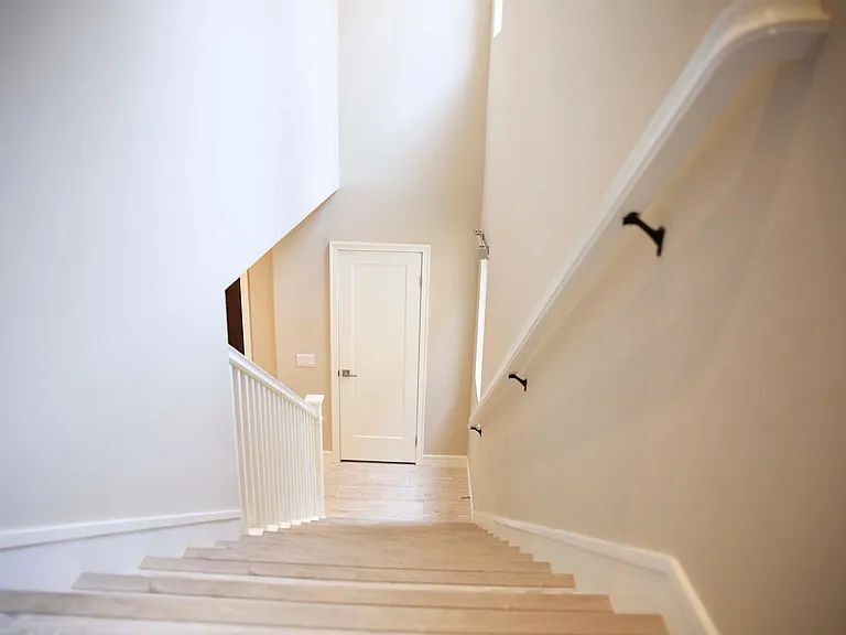 Building Photo - 118 Della