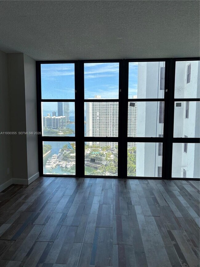 Building Photo - 18181 NE 31st Ct