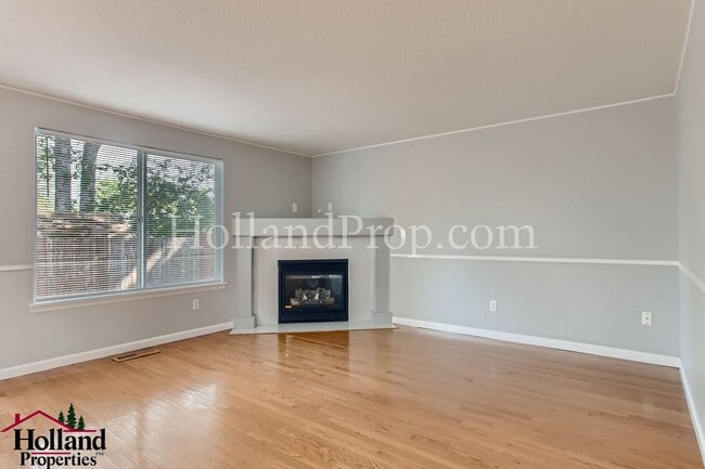 Building Photo - Charming 2-Story Home with Modern Comforts...