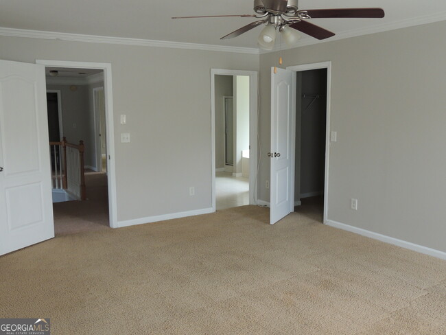 Building Photo - 450 MacLand Dr
