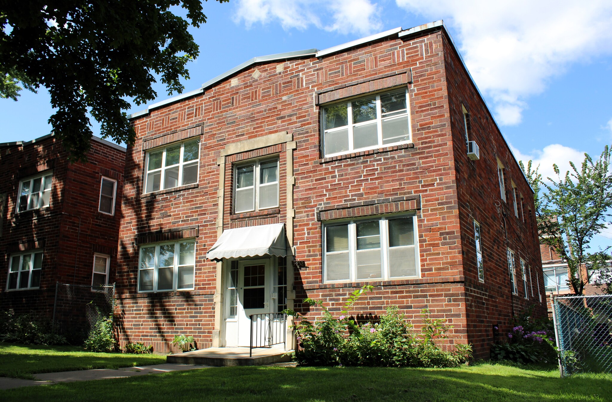 Building Photo - 3752 18th Ave S