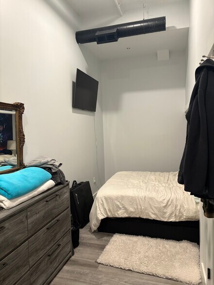 Building Photo - 72 Boisvert St