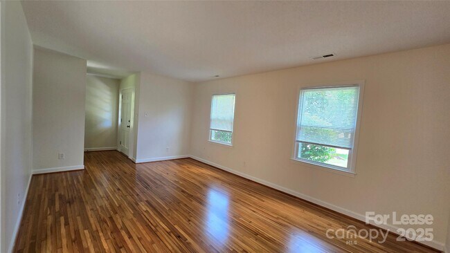 Building Photo - 9124 Sandburg Ave