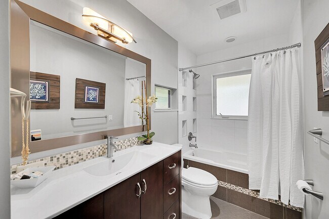Building Photo - 6767 Tradewind Way