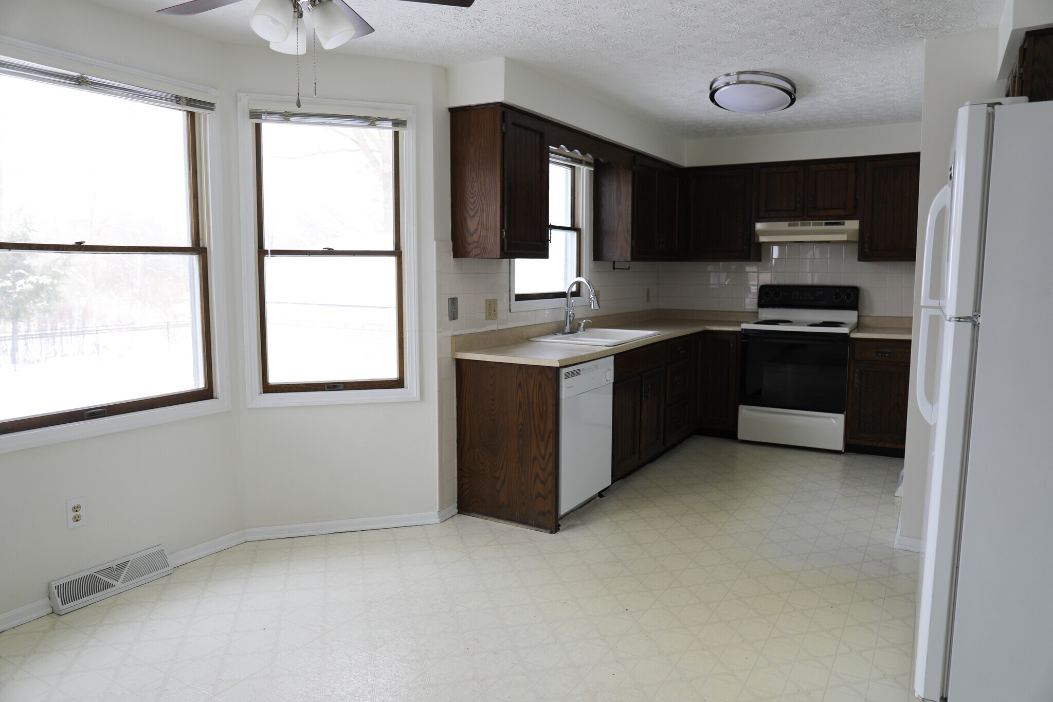 Building Photo - 5409 Johnnycake Rdg NE