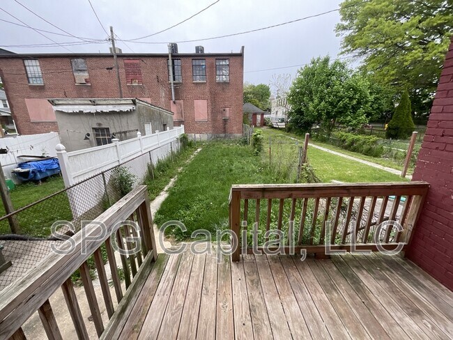 Building Photo - 119 W Jackson St