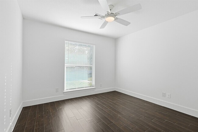 Building Photo - 2410 Del Norte St