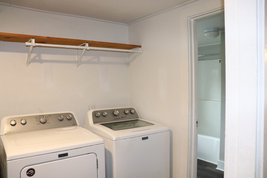 Building Photo - 10075 Westland Dr