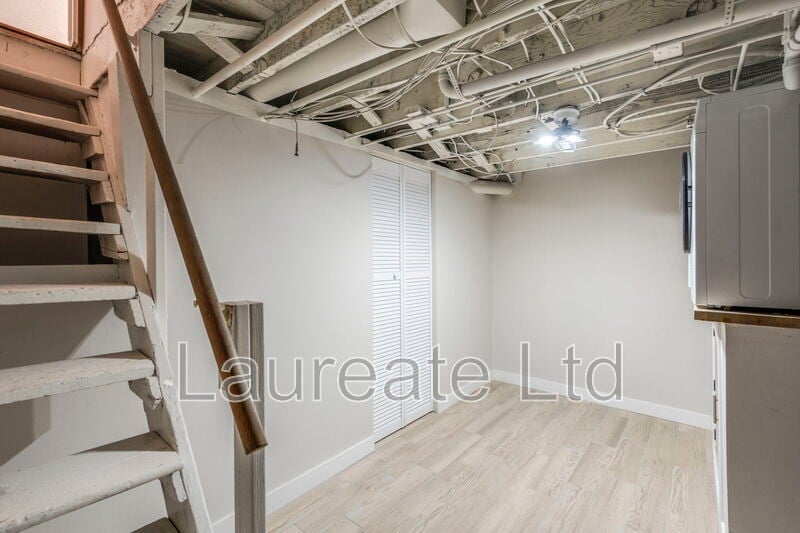Building Photo - 716 E 1st Ave