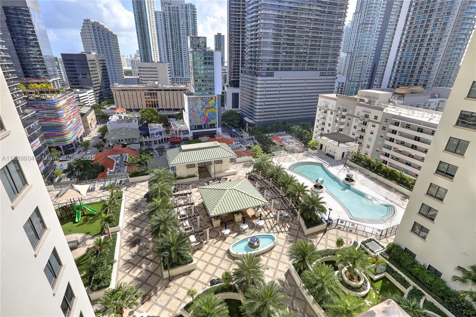 Building Photo - 999 SW 1st Ave