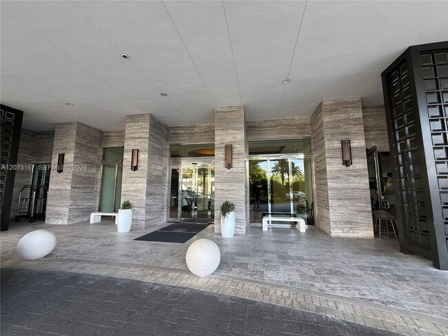 Building Photo - 20201 E Country Club Dr