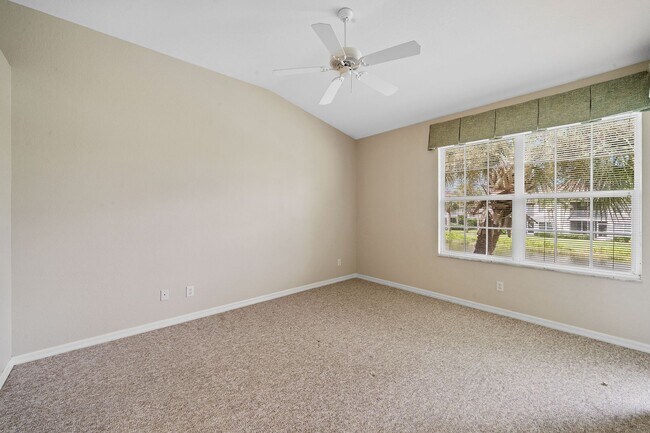 Building Photo - Rarely available for rent this Second-floo...