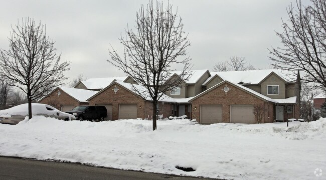 Building Photo - 5345 Camelot Dr