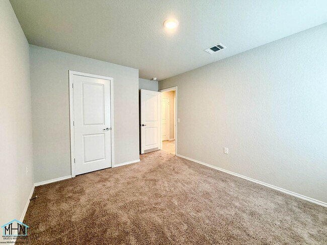 Building Photo - 5606 Dewberry Run