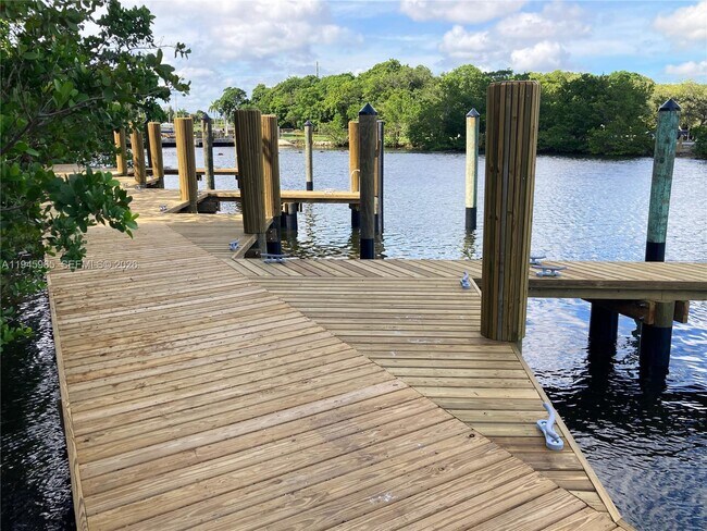 Building Photo - 16385 Biscayne Blvd