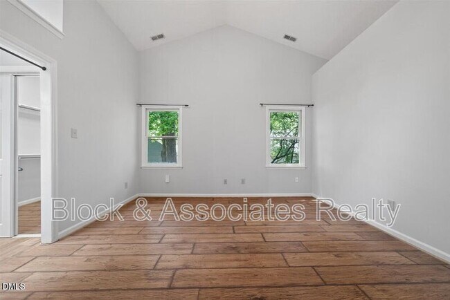 Building Photo - 105 Ellsworth Pl