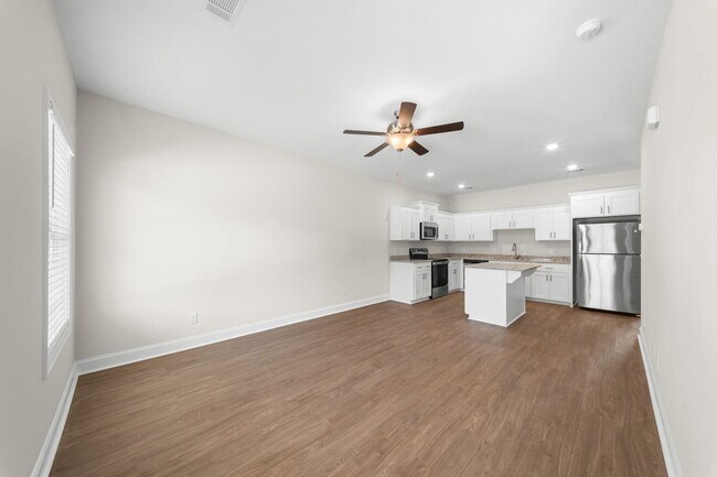 Building Photo - 102 Skye Dr