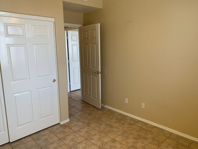 Building Photo - Beautiful 2 bedroom condo in Tempe