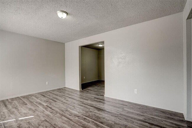 Building Photo - 714 Old Martindale Rd