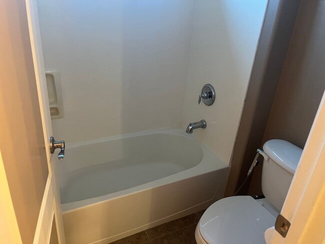 Building Photo - 16412 W Hope Dr