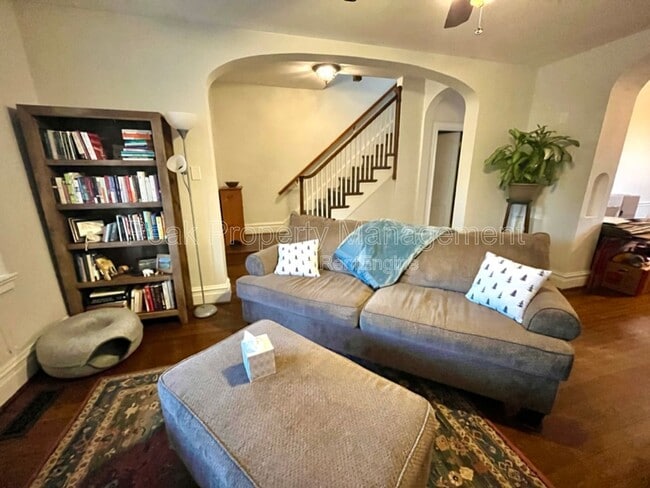 Building Photo - 3327 W Grace St