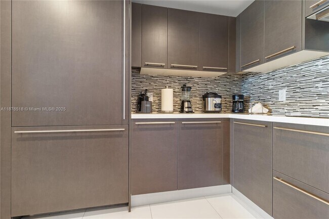 Building Photo - 7875 NW 107th Ave