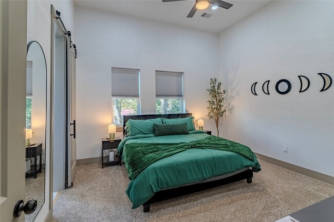 Building Photo - 5901 Crest Ct
