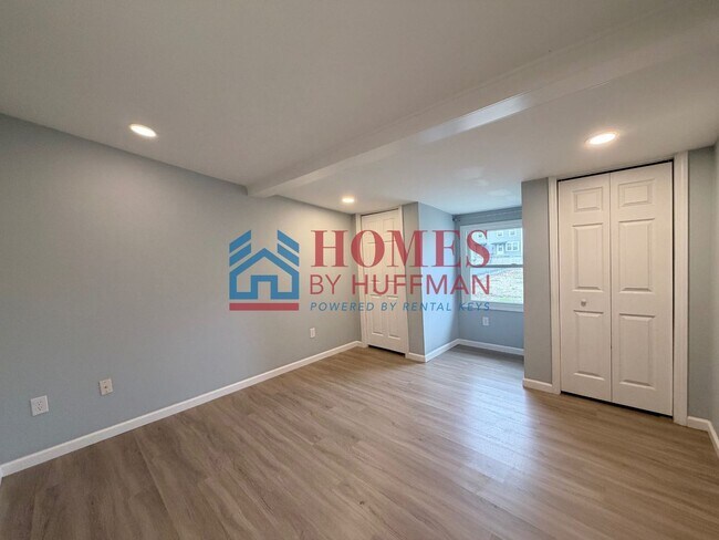 Building Photo - Three Bedroom House | Now Available