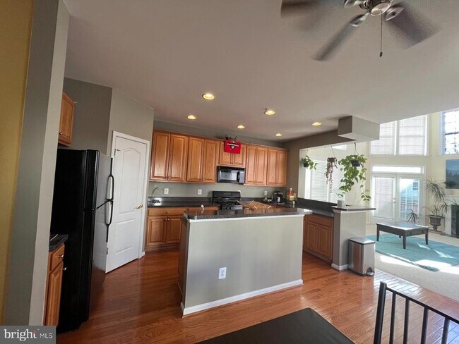 Building Photo - 43326 Columbus St