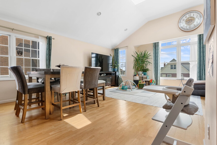 Building Photo - 318 77th St