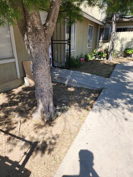 Building Photo - 830 N Ferger Ave