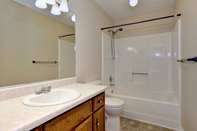 Building Photo - Spacious single family home in Westview Lakes.
