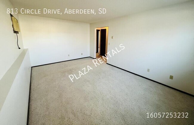 Building Photo - 508 N Kline St