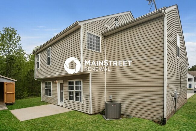 Building Photo - 4 Bedroom Pet-Friendly Home in CHARLOTTE, NC with Main Street Renewal