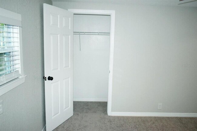 Building Photo - 608 River Village Dr