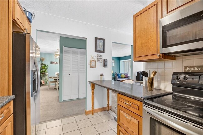Building Photo - 55 Tall Oaks Dr