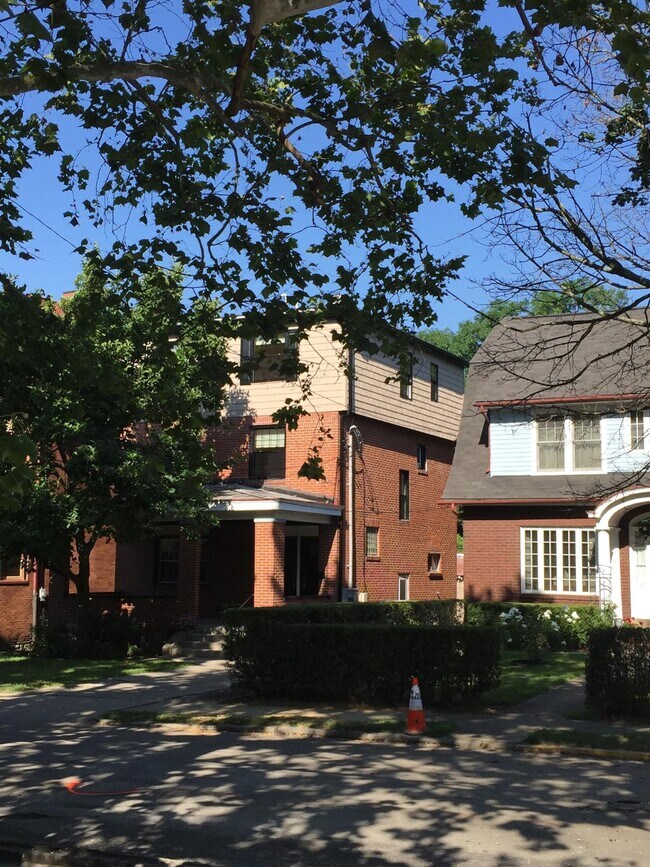 Building Photo - 1161 King Ave