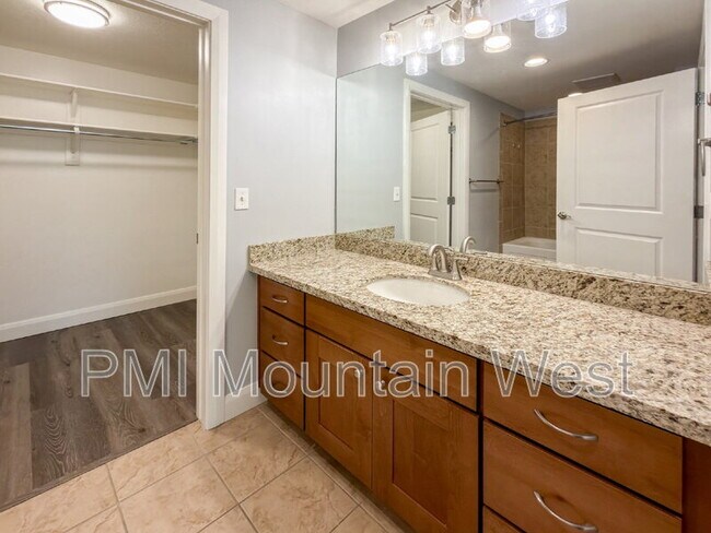 Building Photo - 88 S 900 E