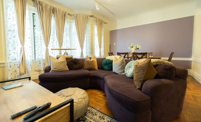 Building Photo - 1107 Broadway-SI ID1309749P