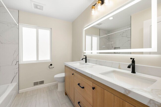 Building Photo - 810 Monte Rosa Dr