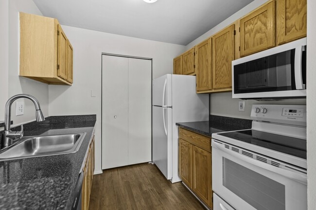 Building Photo - Village Club of Farmington Hills