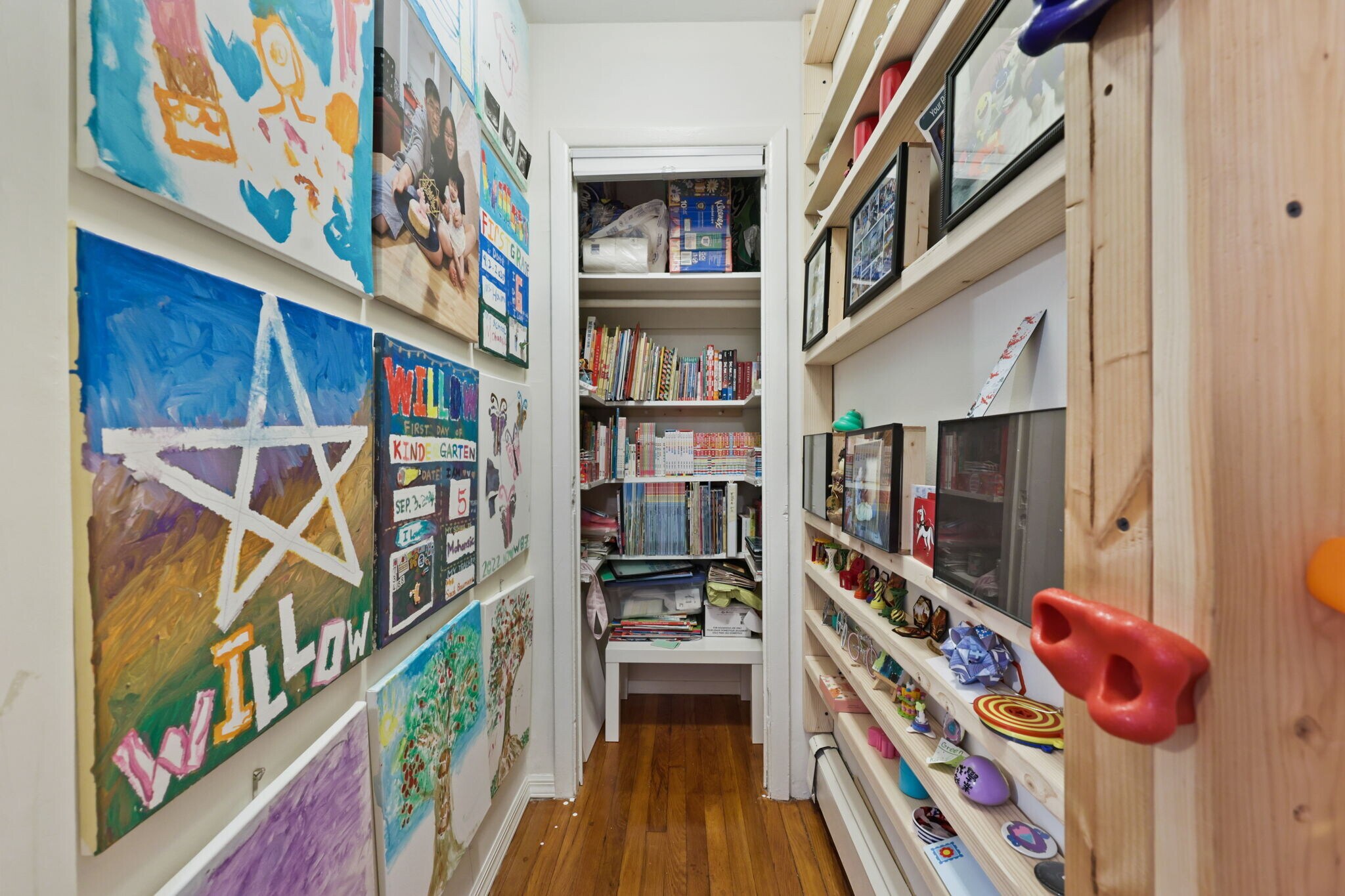 Building Photo - 2881 Meadowcrest Dr