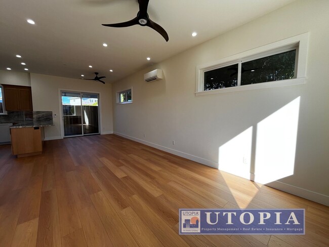 Building Photo - Beautiful 3 Bedroom, 3 Bathroom Duplex Unit Located on the Upper Westside of Santa Cruz. Brand ne...