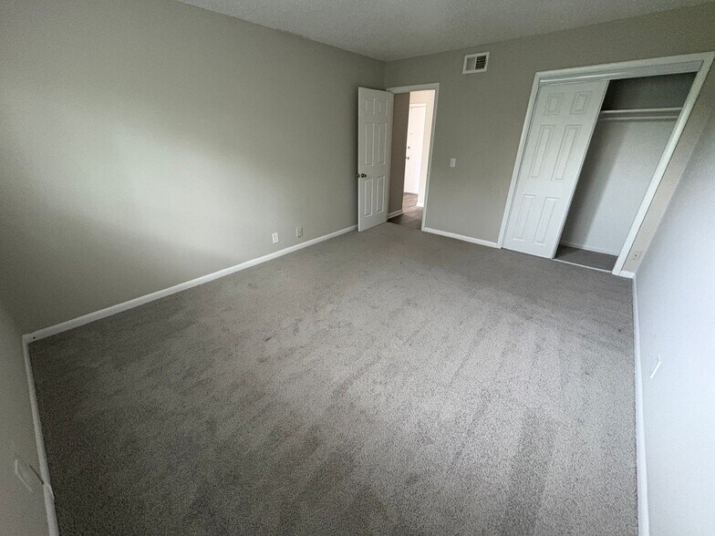 Building Photo - 1005 Hickory Hill Ln