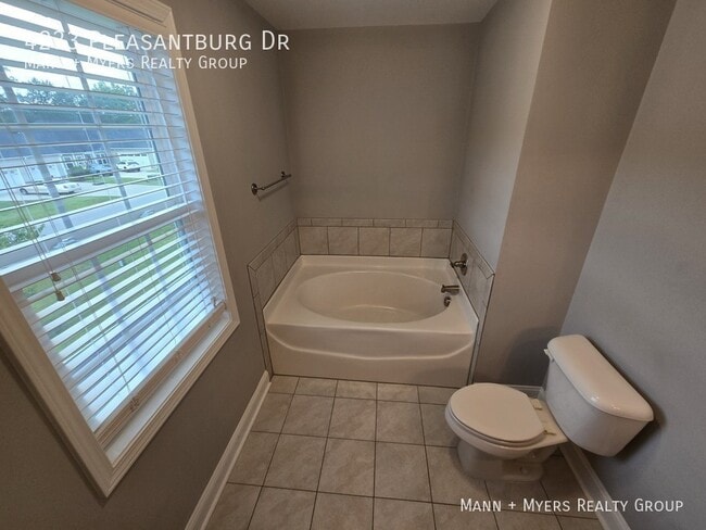 Building Photo - 4233 Pleasantburg Dr